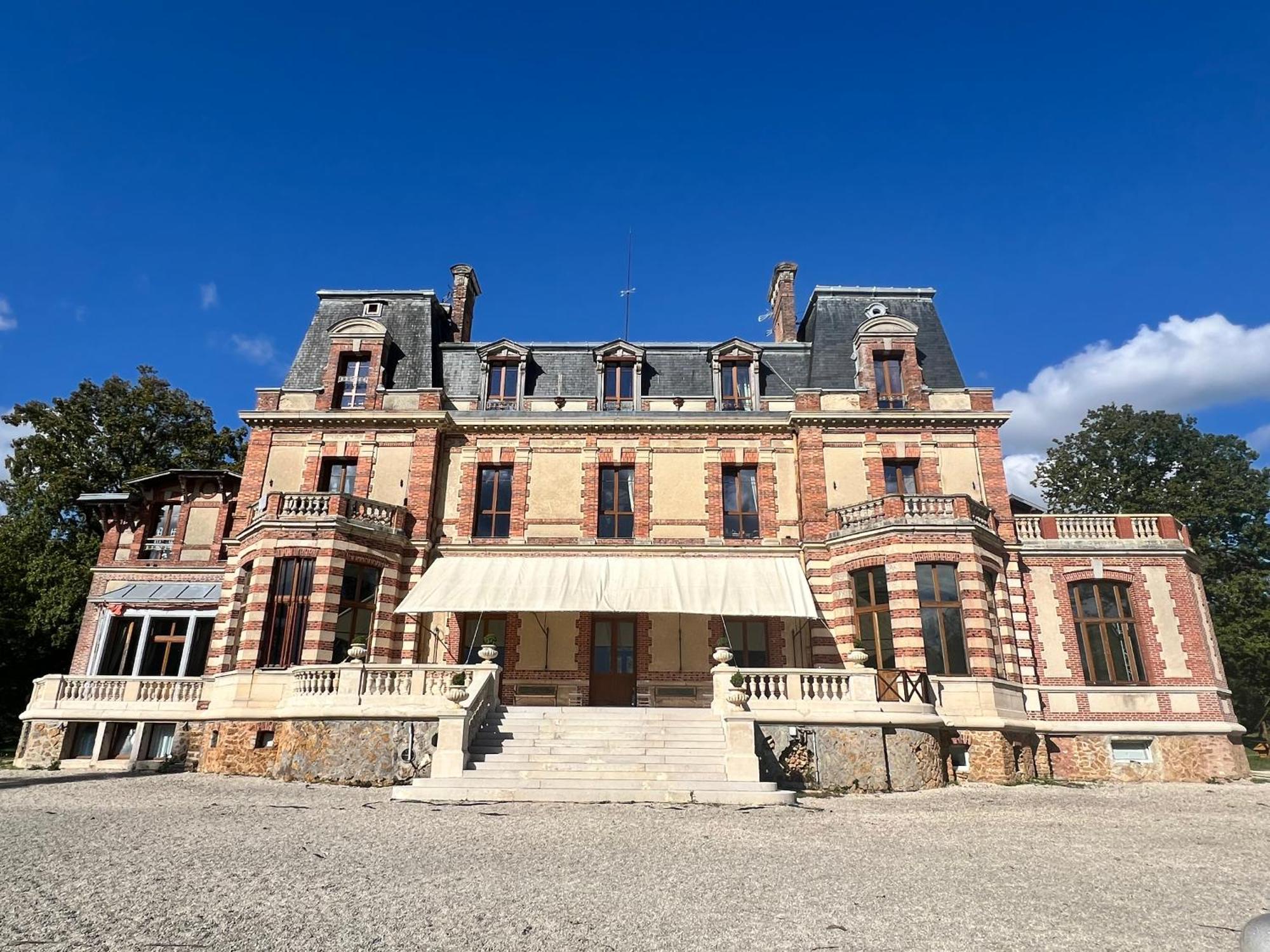 Chateau De Crenille -Appartements Chaumes-en-Brie Luaran gambar